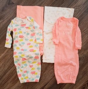 Carters 2 gowns & 2 blankets size nb. Like new